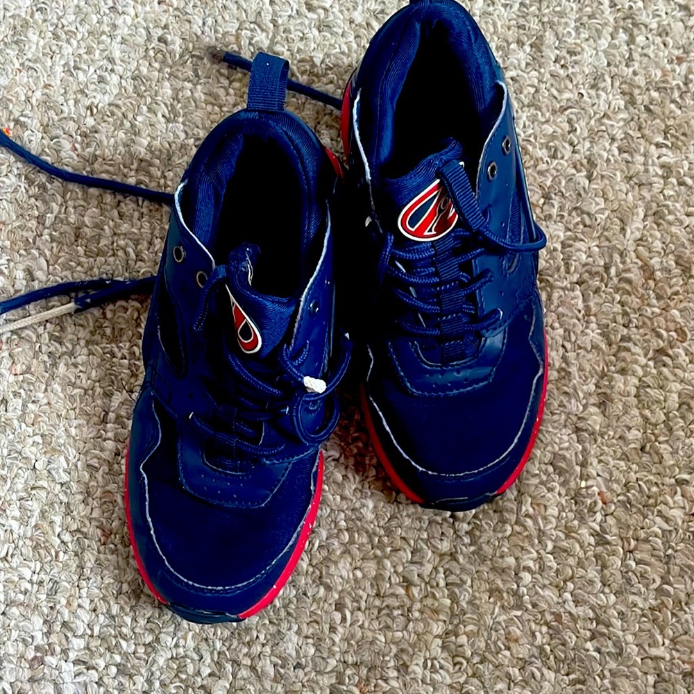 Heely’s kids sz 2 (big kid)
